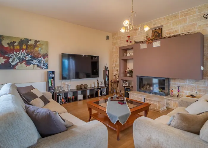 The Olympia Hillside * Archea Pissa